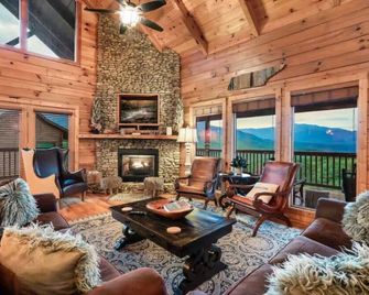 Mountain Views w Hot Tub Firepit & Game Room - Gatlinburg - Living room