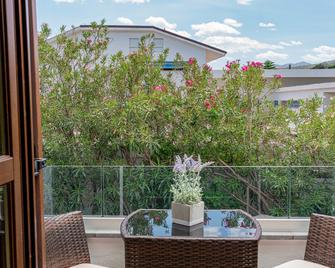 Villa La Conchiglia Rooms - Cala Liberotto - Balcony