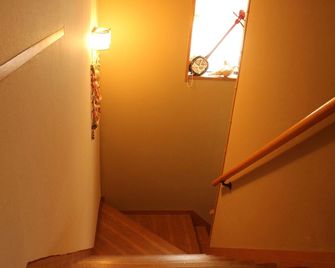 Okinawa Minshuku Kariyushi - Shirahama - Cầu thang