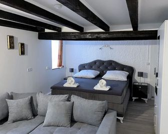 Schloss Hilbringen - Merzig - Schlafzimmer