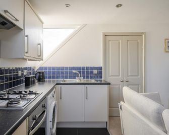 Apartment in Moulsham | Long Stays Welcome - Челмсфорд - Кухня