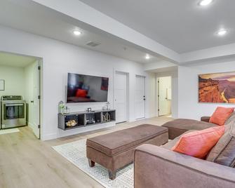South Jordan Vacation Rental ~ 17 Mi to Slc! - South Jordan - Wohnzimmer