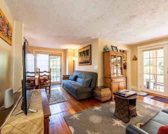 Garden Apartment grand View Bridge,stream, downtown New Hope - New Hope - Living room