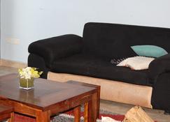 Homeabroad Ensuite Apartment - Dar Es Salaam - Living room