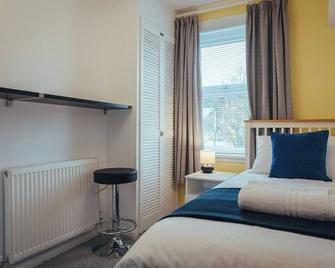 Park Street- Free Parking- Perfect for Contractors - Westcliff-on-Sea - Bedroom
