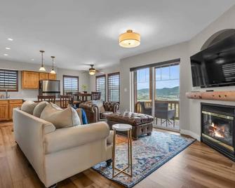 2BR near Deer Valley East Village - Heber City - Living room