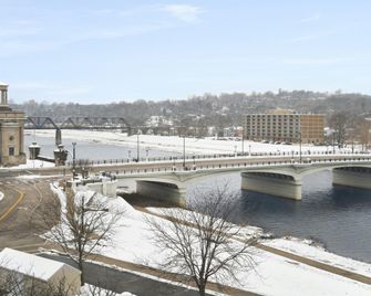 Courtyard by Marriott Hamilton - Hamilton - Habitación