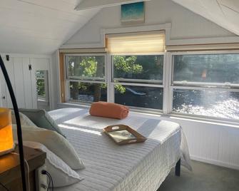 3-story waterfront haven w/ unparalleled views, Hotspring spa, watch our video! - Gray - Bedroom