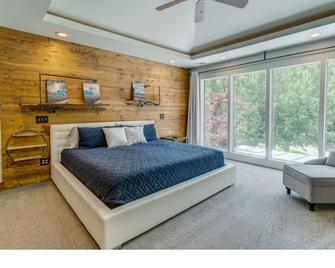 Winter discounts! Enjoy the hot tub, fire pit and movie room! - Catoosa - Bedroom