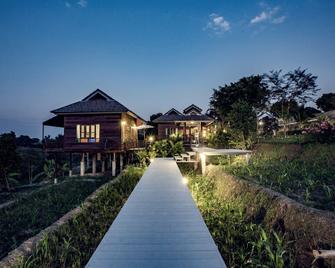 Buraphat Resort - Chiang Dao - Edificio