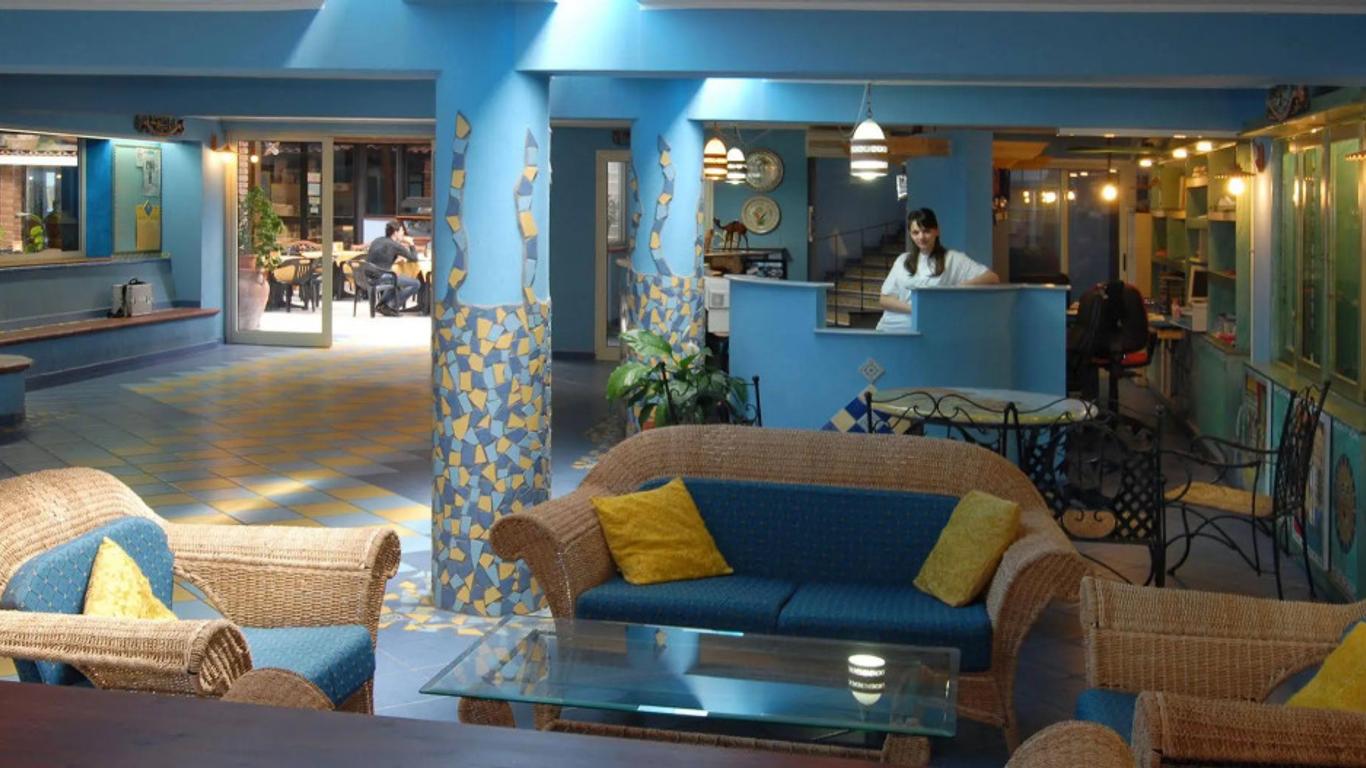 أوسي أزورا فيلدج