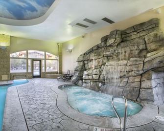 Rejuvenate in Mtn Villa~Mineral Hot Spring|Spa|Sauna Villa 2074 - Midway - Pool
