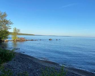 Luxury Log Cabin with work spaces, generator and car charger - Penetanguishene - Beach