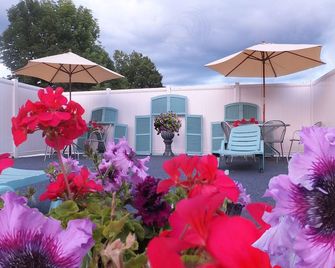 Windsor Motel - לייק ג'ורג' - מרפסת