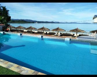 Foxy's Beach Resort - San Vicente - Piscina