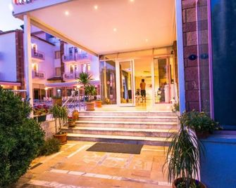 Hanedan Beach Hotel - Foça - Edificio