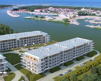 Apartment mit Blick auf den Fluss, Pool, Sauna - Dziwnów - Budynek