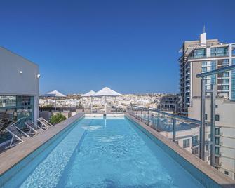 Hotel Mistral St. Julian's, Affiliated By Melia - St. Julian's - Svømmebasseng