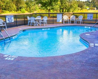 Red Roof Inn Yemassee - Yemassee - Pool
