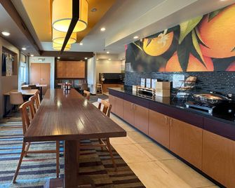 Country Inn & Suites by Radisson, Bismarck-Mandan - Bismarck - Buffet