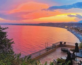 Hôtel La Pérouse Nice Baie des Anges - Niza
