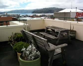 Stafford Gables Hostel - Dunedin - Balcony