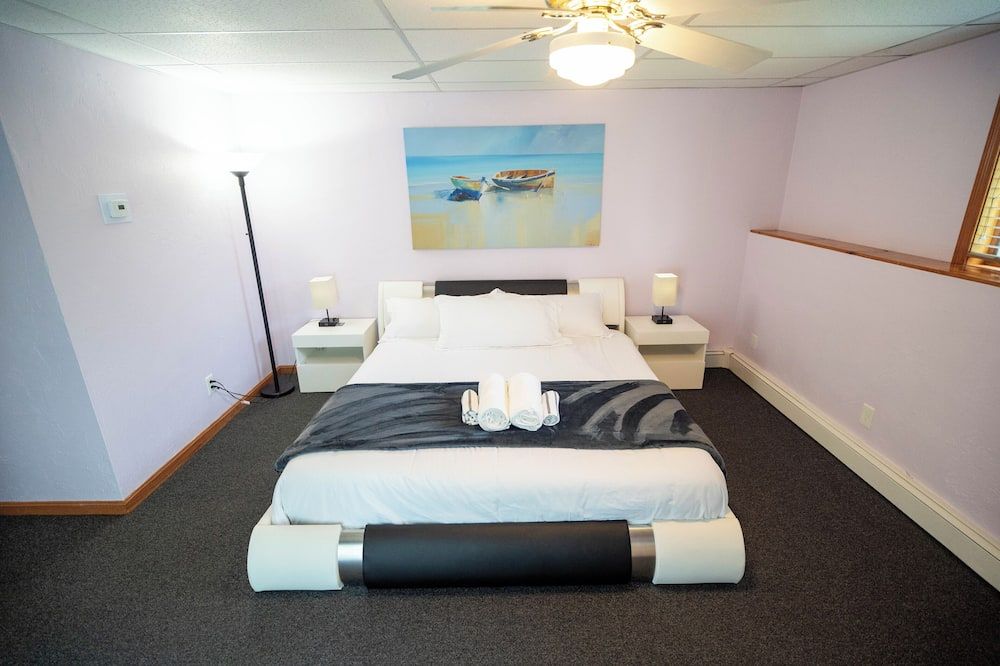 Conveniently Located & Comfy Suite - Summer Special