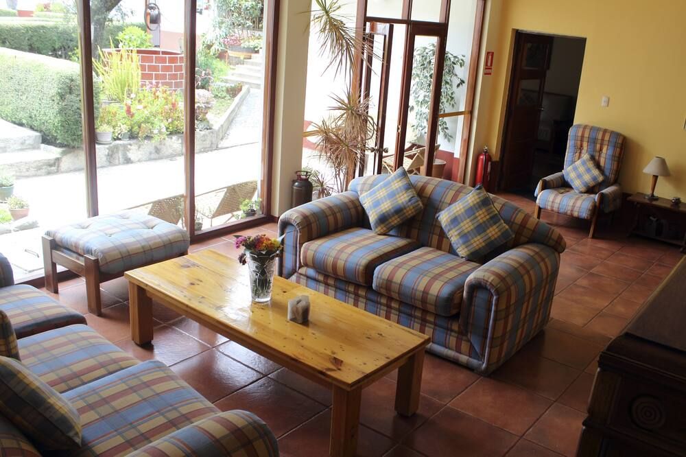 Hotel Colomba - הואראז - סלון