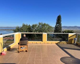 3 bed 2 bath with ocean view ! Safe Relaxing! Much more! - Cabo Punta Banda - Varanda