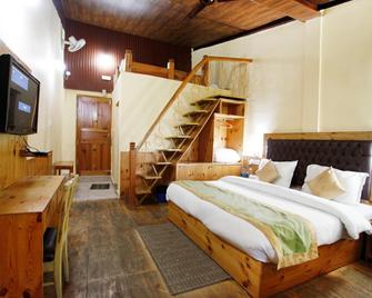 Nature's Valley Resort Kausani By Royal Collection - Kausani - Bedroom