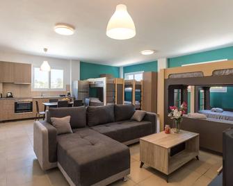 Local Hostel & Suites - Potamós - Sala de estar