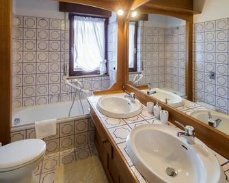 Villa Pocol - Stayincortina - Cortina d'Ampezzo - Bathroom