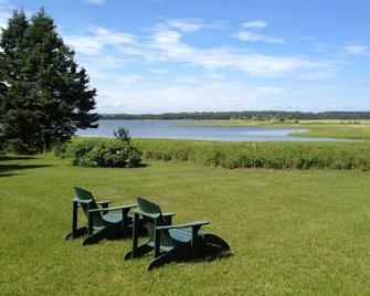 Beach House at Durell Point - Souris - Patio