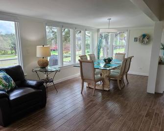 Beautiful Montina Beach on Lake Travis - Walk to the Water! - Volente - Dining room