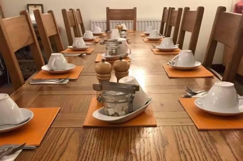 إنجلاندز جايت آند كوتش هاوس - هيرفورد - غرفة طعام