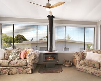 Howitt House | Central Metung Village Retreat - Metung - Sala de estar