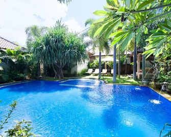 Pazzo Bali - Abang - Piscina