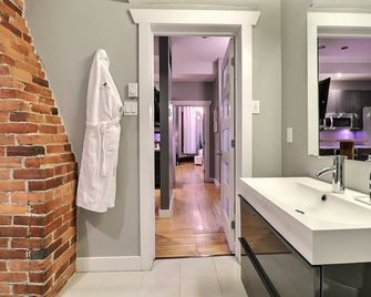 Château Queen by Bower Boutique Hotels - Moncton - Bathroom