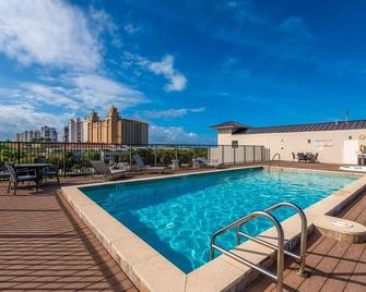 Modern Condo With Pool Steps From Vanderbilt Beach - Bonita Springs - Pool