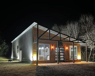 Brand New Rustic Cabin with pool table and fireplace - Purcell - Edificio
