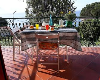 Villa Luisa sul mare - Ispani - Patio