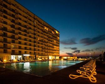 Blaxy Premium Resort Olimp - Olimp - Piscina