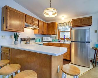 Hague Vacation Rental ~ 2 Mi to Lake George! - Ticonderoga - Kitchen