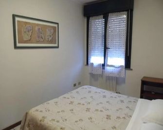 Bilocale Mentana 21 - Parma - Slaapkamer