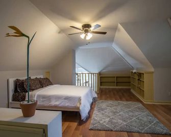 Sophistication Charm In The Heart Of Cooper Young - Memphis - Bedroom