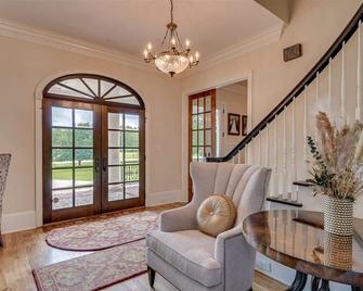 Augusta/Masters Rental w/Pool - Appling - Living room