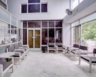 Pop 84781h Collection O Bhavnagar Bus Terminal Formerly Jubliee - Bhavnagar - Lobby