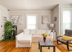 ️Private Sunny Room w/King Bed near Providence TrainSt - Providence - Salon