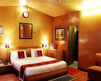 OYO 1995 Hotel Nirwana - Álvaro - Habitación