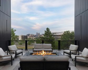 كورتيارد باي ماريوت دنفر داون تاون ويست - دنفر (كولورادو) - شرفة